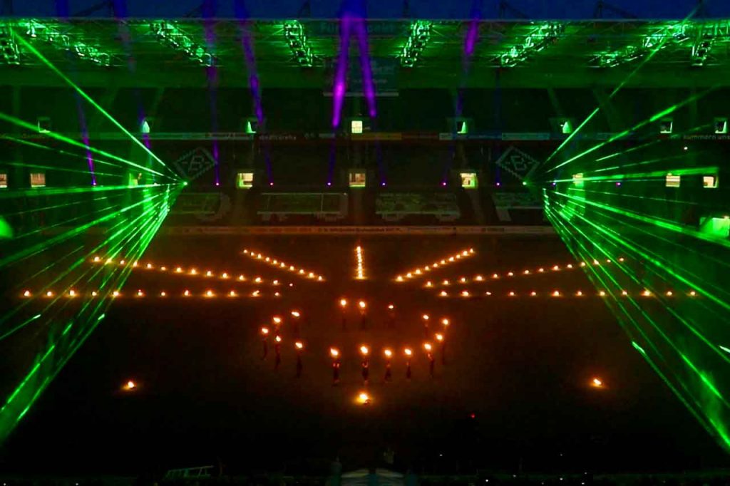 Lasershow von FIREDANCER in einem großen Stadion